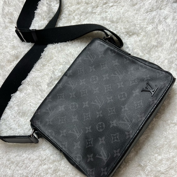 Louis Vuitton District Messenger Bag Monogram Eclipse Canvas PM black - Picture 4 of 10